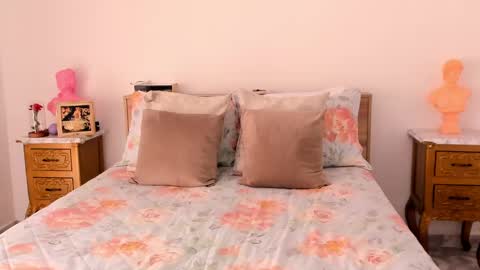 Paola   online show from January 2, 2025, 2:35 pm