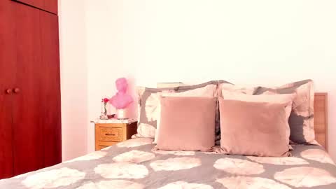 Paola   online show from February 10, 2025, 1:55 pm