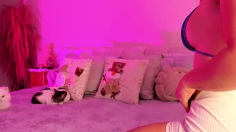 Paola   online show from November 10, 2025, 1:43 pm