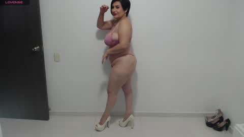 Snapshot of paola_williams chatting on December 13, 2024, 9:09 pm Paola Williams online show from December 13, 2024, 9:09 pm