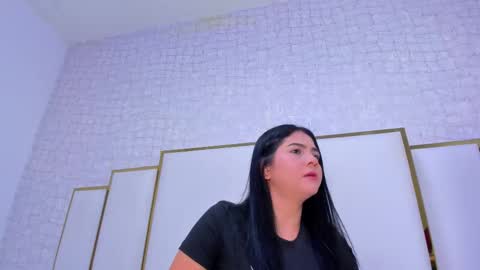 Paola  online show from September 9, 2025, 11:32 am