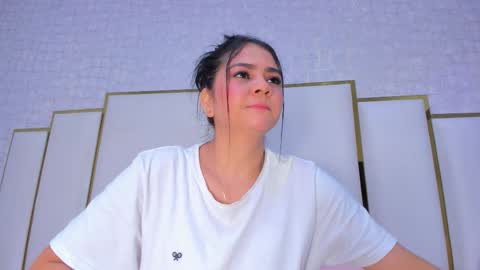 Paola  online show from December 1, 2025, 11:26 am