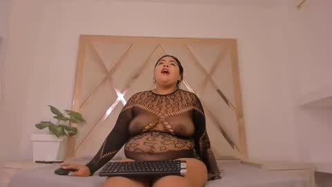 Snapshot of paolaasm chatting on October 24, 2025, 9:33 pm Paola online show from October 24, 2025, 9:33 pm