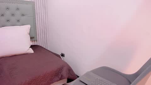 Snapshot of paolab_g chatting on January 26, 2025, 3:25 pm online show from January 26, 2025, 3:25 pm