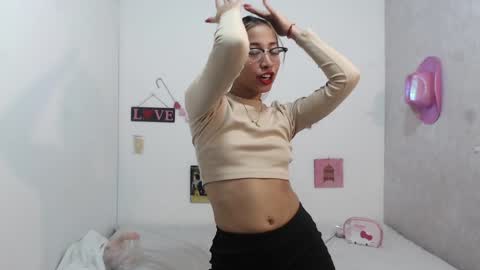 Paola online show from February 6, 2025, 2:58 pm