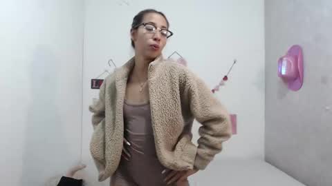 Paola online show from February 12, 2025, 6:09 pm