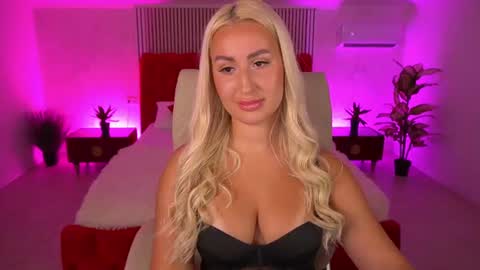 Snapshot of paolamola chatting on June 26, 2026, 2:32 pm Lia online show from June 26, 2026, 2:32 pm