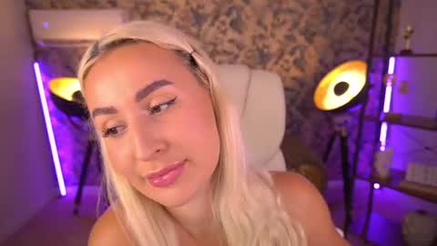 Snapshot of paolamola chatting on July 22, 2026, 3:48 pm Lia online show from July 22, 2026, 3:48 pm