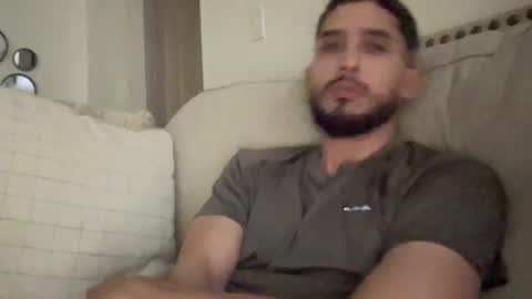 papicubano_guapo23cm online show from December 23, 2025, 6:44 am