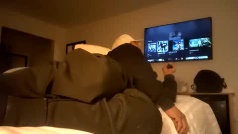 papilos25 online show from December 2, 2025, 8:52 am