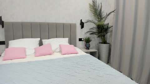 Snapshot of paradi_se chatting on October 3, 2025, 8:33 am Melena online show from October 3, 2025, 8:33 am