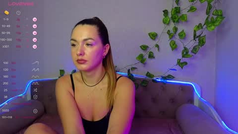 Snapshot of paradisepleasure_ chatting on December 4, 2024, 7:06 am Allie Alex Thumbs up if you like us online show from December 4, 2024, 7:06 am