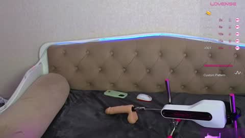 Snapshot of paradisepleasure_ chatting on December 27, 2024, 5:09 am Allie Alex Thumbs up if you like us online show from December 27, 2024, 5:09 am