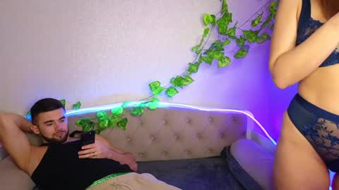 Snapshot of paradisepleasure_ chatting on January 20, 2025, 2:43 am Allie Alex Thumbs up if you like us online show from January 20, 2025, 2:43 am