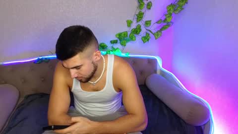 Snapshot of paradisepleasure_ chatting on January 27, 2025, 1:26 am Allie Alex Thumbs up if you like us online show from January 27, 2025, 1:26 am