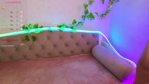 Snapshot of paradisepleasure_ chatting on February 21, 2025, 5:02 am Allie Alex Thumbs up if you like us online show from February 21, 2025, 5:02 am