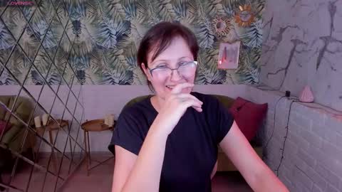 Snapshot of paris_cherry chatting on January 6, 2025, 11:31 pm Paris online show from January 6, 2025, 11:31 pm