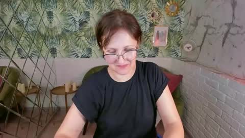 Snapshot of paris_cherry chatting on January 19, 2025, 2:47 am Paris online show from January 19, 2025, 2:47 am