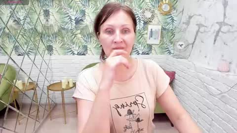 Snapshot of paris_cherry chatting on January 20, 2025, 2:22 am Paris online show from January 20, 2025, 2:22 am