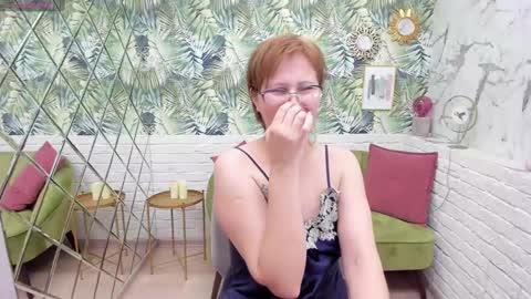 Snapshot of paris_cherry chatting on January 27, 2025, 11:43 pm Paris online show from January 27, 2025, 11:43 pm