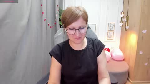 Snapshot of paris_cherry chatting on February 18, 2025, 1:33 pm Paris online show from February 18, 2025, 1:33 pm