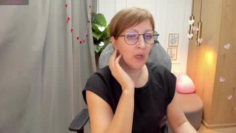 Snapshot of paris_cherry chatting on February 18, 2025, 4:48 pm Paris online show from February 18, 2025, 4:48 pm