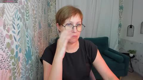 Snapshot of paris_cherry chatting on February 20, 2025, 1:08 pm Paris online show from February 20, 2025, 1:08 pm