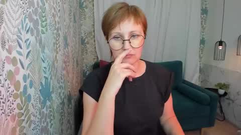 Snapshot of paris_cherry chatting on February 20, 2025, 7:19 pm Paris online show from February 20, 2025, 7:19 pm