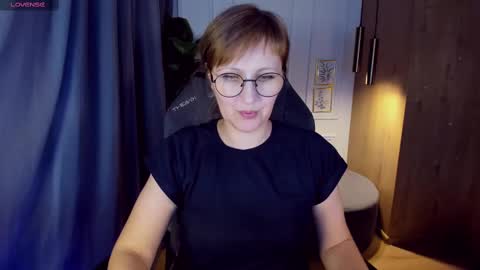 Snapshot of paris_cherry chatting on February 22, 2025, 7:47 pm Paris online show from February 22, 2025, 7:47 pm