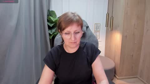 Snapshot of paris_cherry chatting on February 23, 2025, 4:46 pm Paris online show from February 23, 2025, 4:46 pm