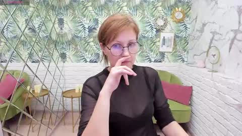 Snapshot of paris_cherry chatting on March 10, 2025, 3:01 am Paris online show from March 10, 2025, 3:01 am