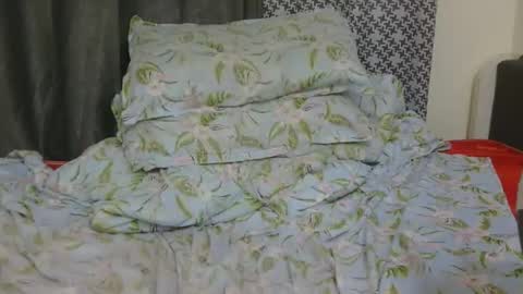 Snapshot of paris_esq chatting on October 16, 2025, 11:28 pm Paris online show from October 16, 2025, 11:28 pm