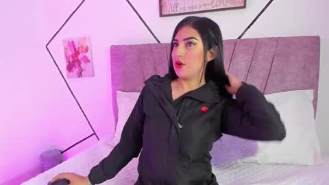 paris_evans_01 online show from September 23, 2025, 12:41 pm