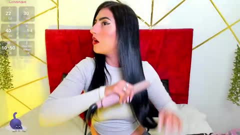 paris_evans_01 online show from January 7, 2026, 12:40 pm