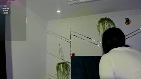 paris_evans_01 online show from January 10, 2026, 12:40 pm