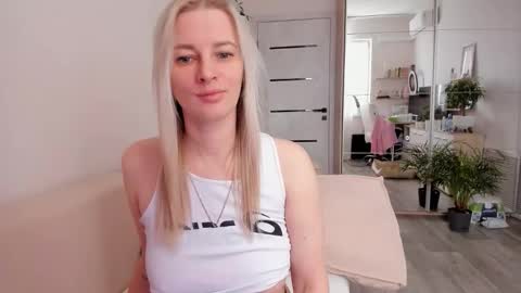 Sasha online show from November 6, 2025, 4:13 am