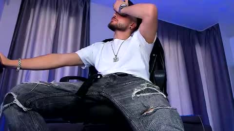 Paris online show from October 5, 2025, 10:57 am