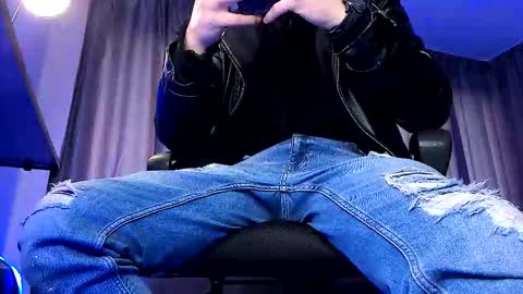 Paris online show from March 18, 2026, 5:54 am