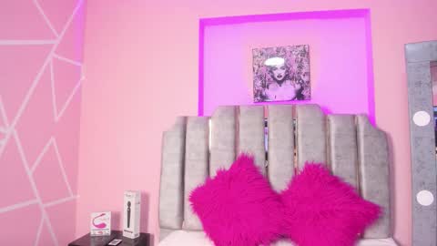 paris_noa online show from September 22, 2025, 8:33 pm