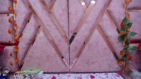 paris petit online show from September 10, 2025, 8:31 pm