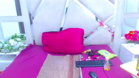 Snapshot of paris_squirtt chatting on May 23, 2026, 9:19 pm paris_squirtt online show from May 23, 2026, 9:19 pm