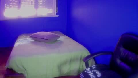 paris_vixen13 online show from March 12, 2025, 6:44 pm