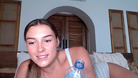 Snapshot of parisbabyxox chatting on December 18, 2024, 1:15 am ParisBabyxox online show from December 18, 2024, 1:15 am