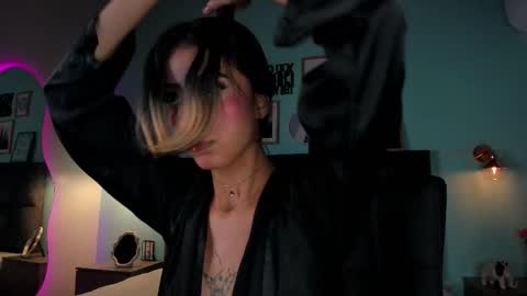 PARIS online show from February 12, 2025, 1:41 am