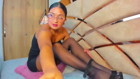 PARKER  online show from December 17, 2025, 7:09 pm