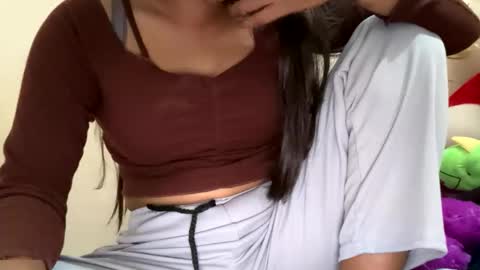 parneetu_642 online show from March 10, 2026, 7:13 am