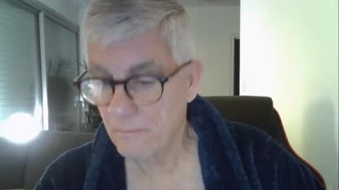 patrick5275 online show from April 16, 2026, 4:13 am