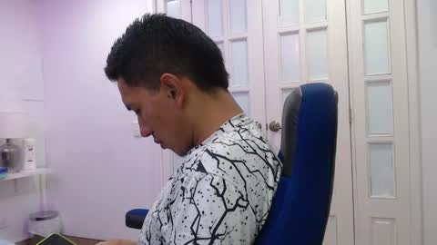 patrick_and_greeicy online show from January 18, 2025, 3:20 am