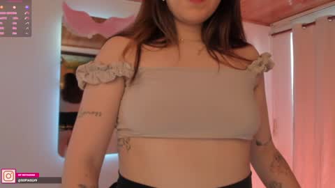 Snapshot of pau_cute chatting on December 2, 2024, 9:06 pm Sofa online show from December 2, 2024, 9:06 pm