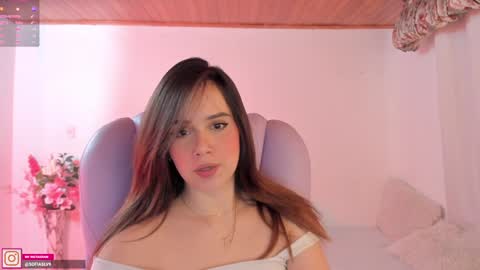 Snapshot of pau_cute chatting on December 17, 2024, 10:11 pm Sofa online show from December 17, 2024, 10:11 pm